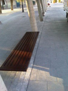 Bancos parque Mantenimiento mobiliario urbano Lacados barnizados