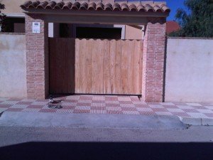 Puerta acabados exteriores mantenimiento antes