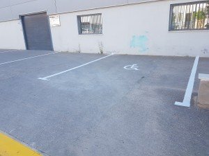 pintura vial del aparcamiento del polígono industrial en castalla