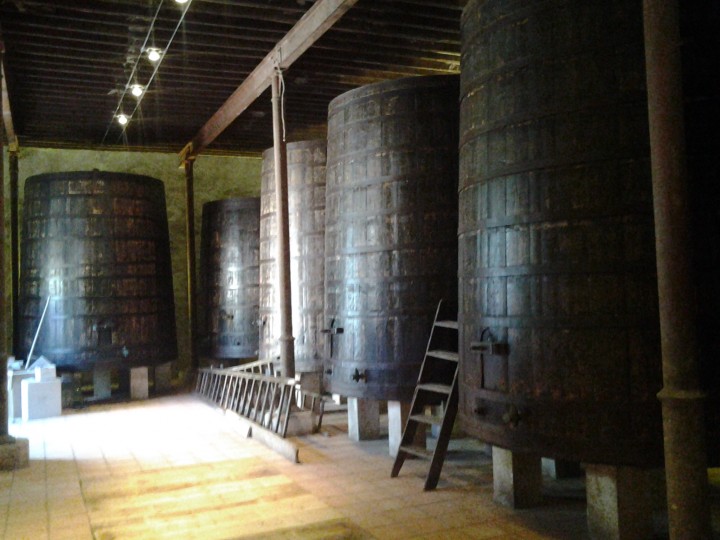 Restauración de toneles y maquinaria en una bodega de Alicante