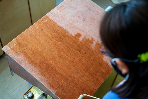 Rescatando la belleza: restauración de muebles antiguos con lacados y barnizados