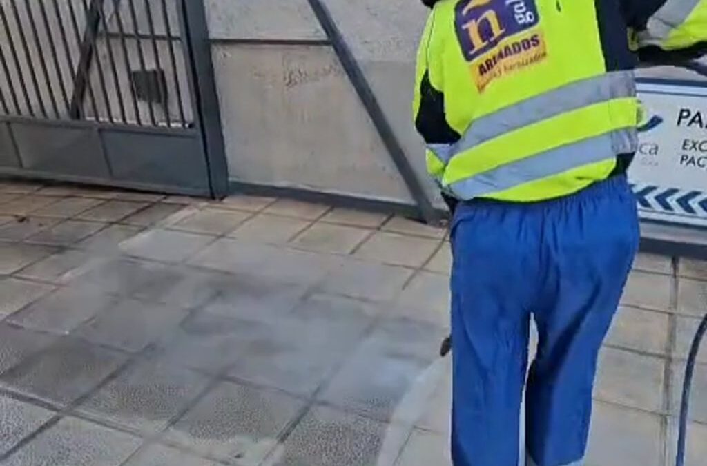Limpieza profesional de parking con vapor a alta presión en Alicante