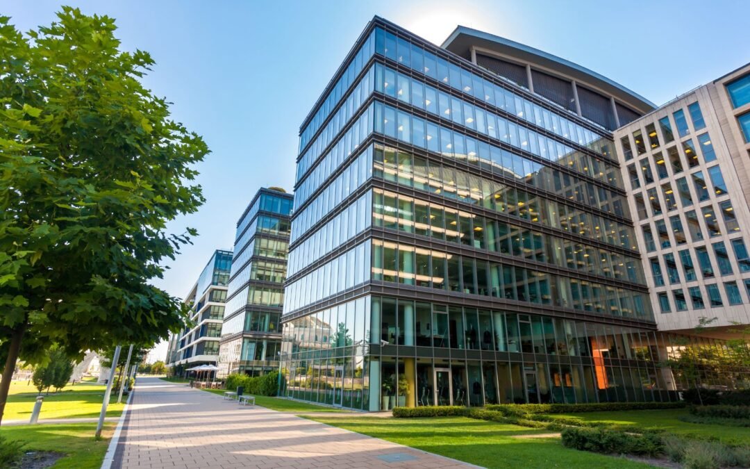 Limpieza de fachadas con drones: innovación sin andamios para edificios y superficies en altura