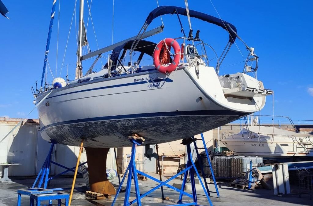 Arenado y limpieza con vapor en barco en El Campello (Alicante)